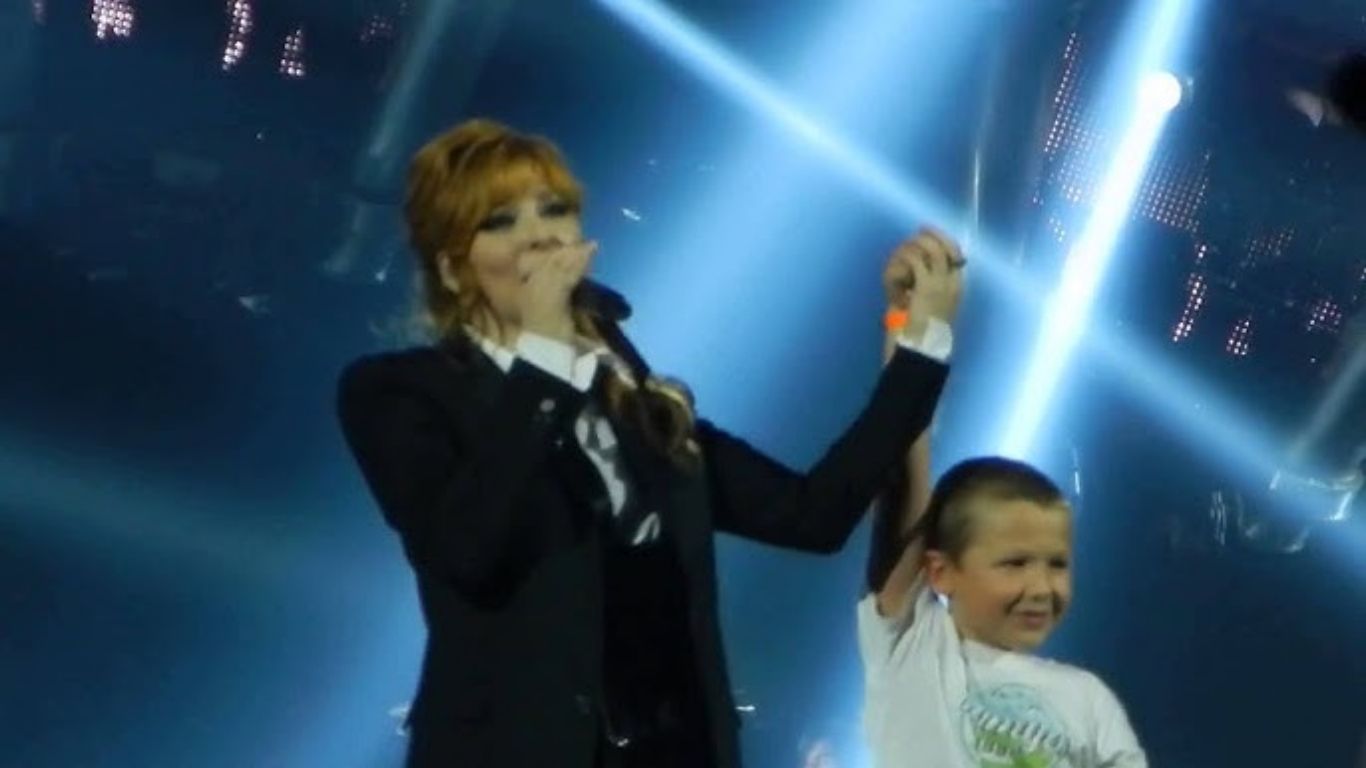 Mylene Farmer Enfant